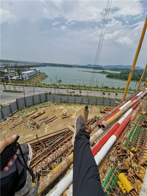 黄石市作业中发生设备损坏或人员意外，责任怎么划分？