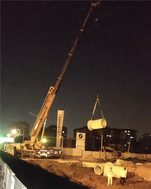 黄石市“弯臂矫正”—— 吊车的 “形变补偿” 技术