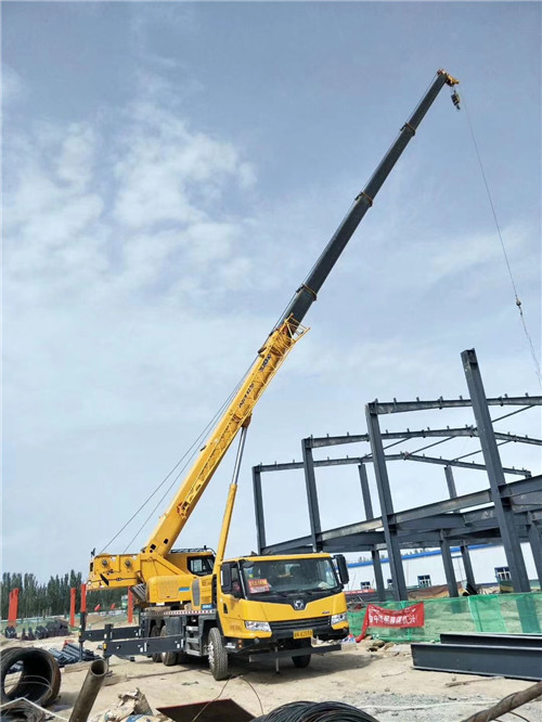 黄石市超高层建筑钢结构吊装案例